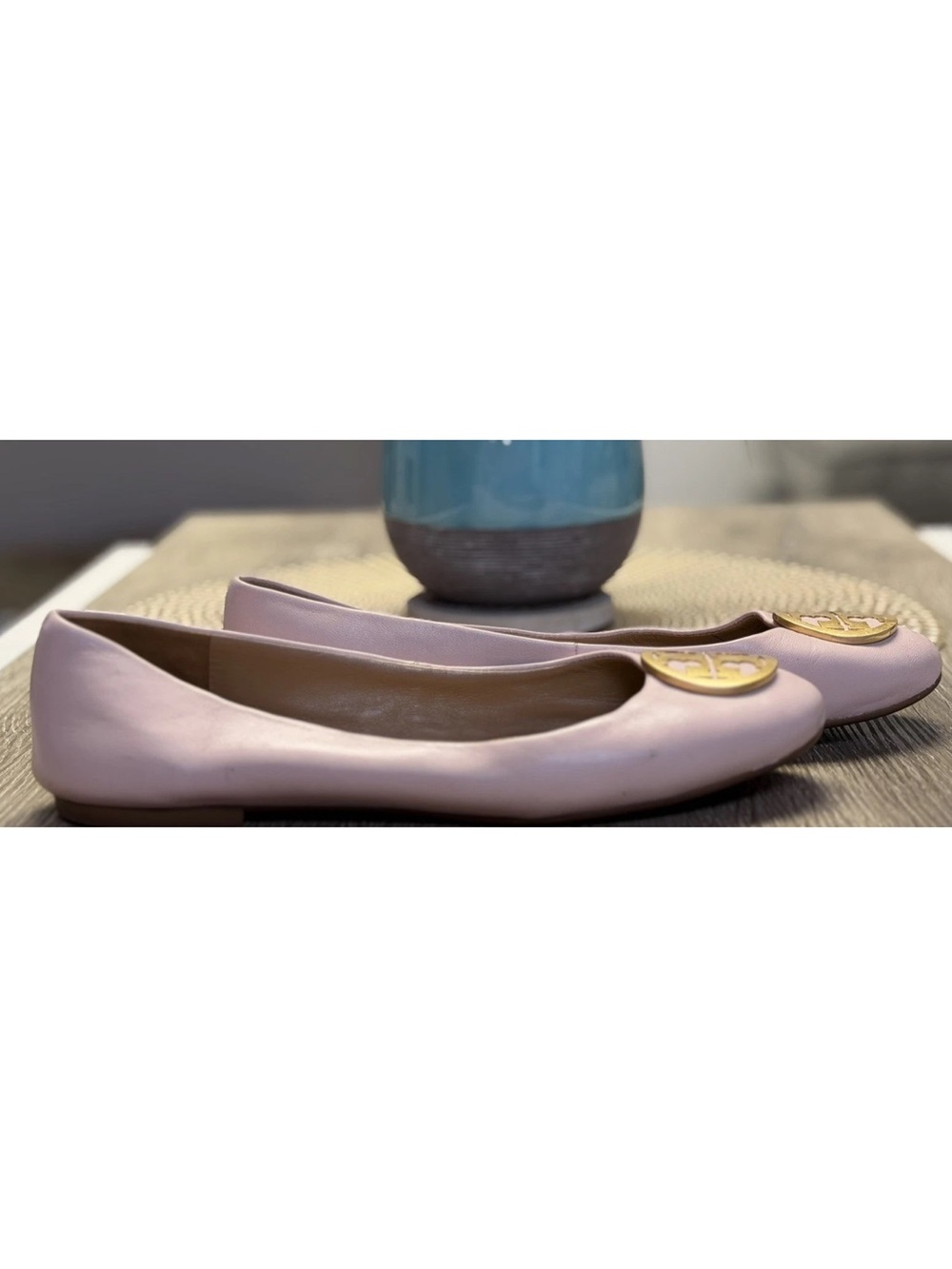 Tory Burch Benton 2 Sea Shell Pink Leather Ballet Flats Gold Logo Logo Sz 7.5 - Picture 3 of 9